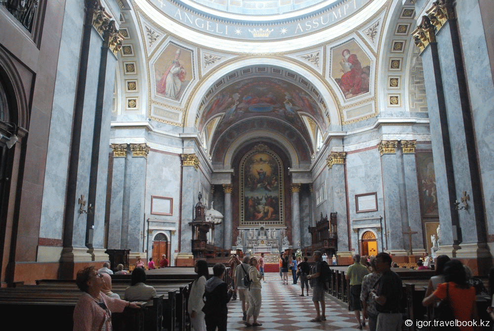 Базилика Св. Адальберта (внутри)